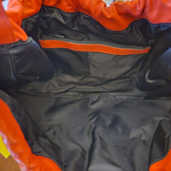 Sequoia Vintage Coral leather hobo with a tan handle - Picture 6 of 11